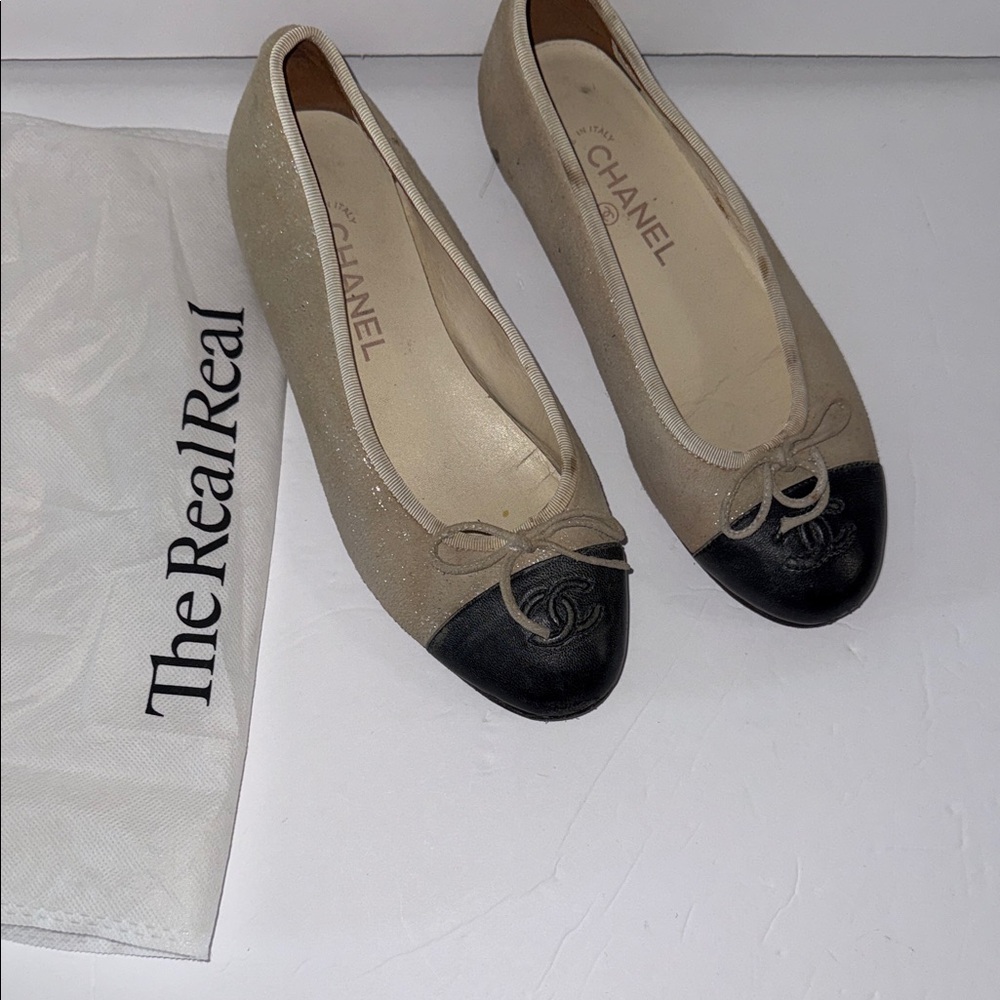 CHANEL Beige Lambskin Black Leather   Cap Toe Ballerina Flats Women’s Size 37